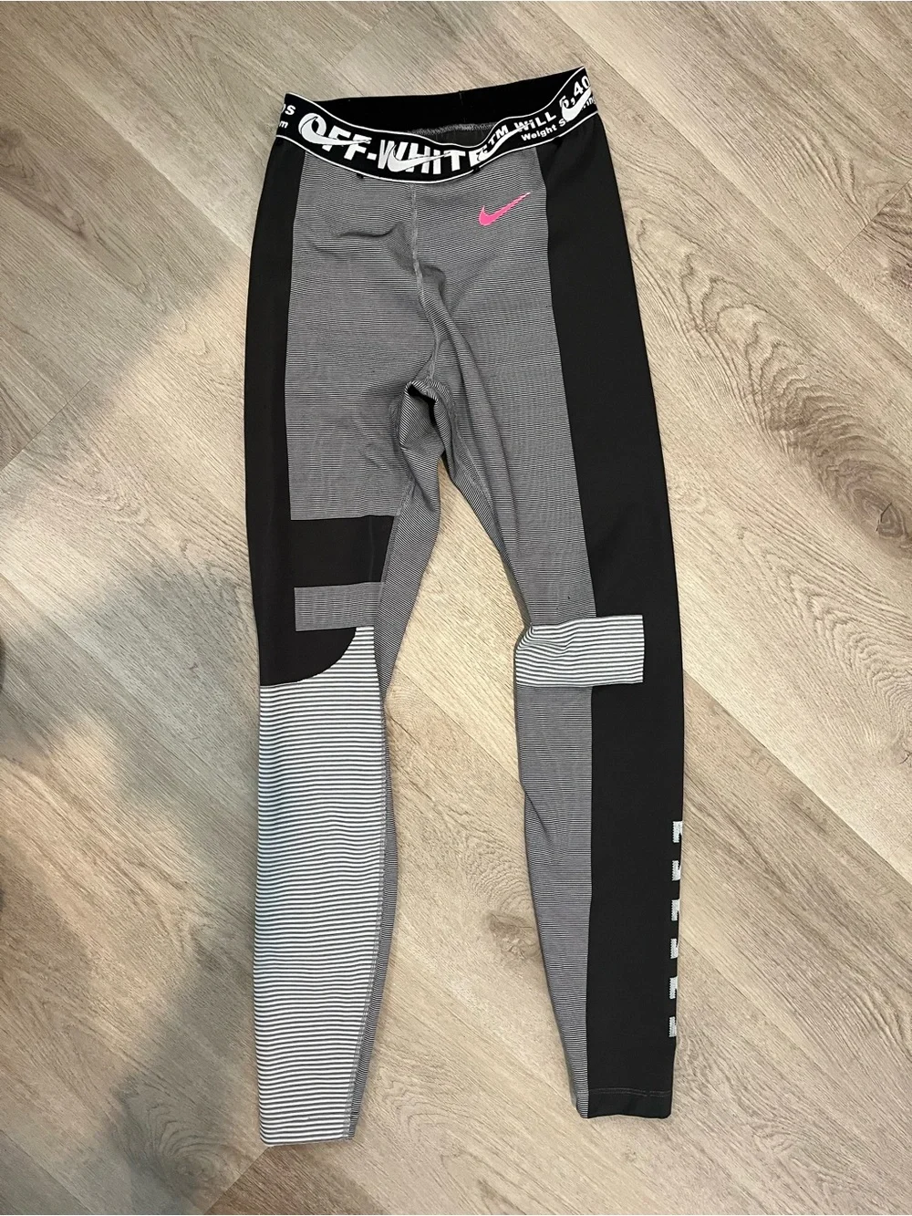 Off-White x Nike Black and Gray colab Leggings - Picture 3 of 4